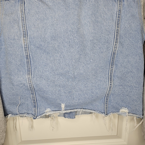 Womens Distressed Denim Jacket XL 90s Cropped Y2K Sweatshirt Sleeves Frayed Hem - Picture 8 of 9